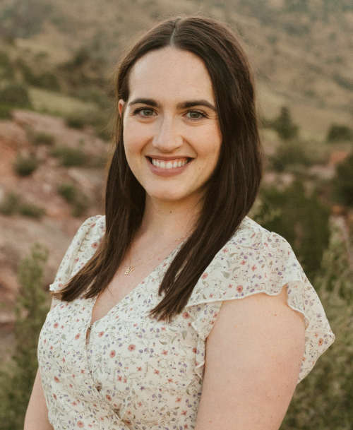 Kaiser Therapist Kaycee Tormoen headshot outside wearing a light colored top